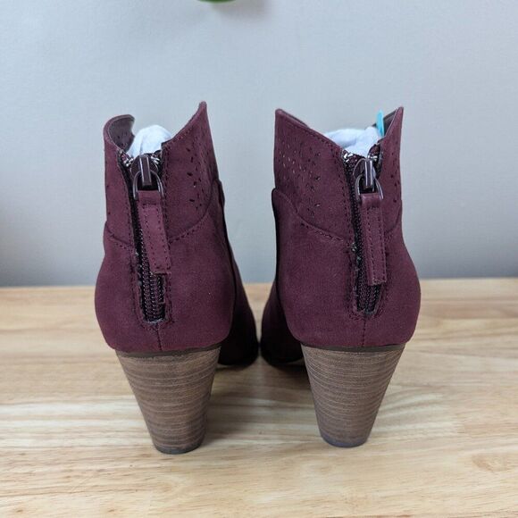 Violet & Red | Burgundy Lazer Cut Topline Bootie Size 7.5 - Picture 5 of 6